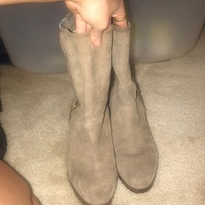 Tan suede boot with side snake detail